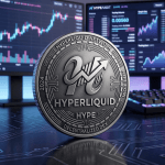 HyperLiquid kripto para birimi, işlem grafiklerini gösteren bilgisayar ekranlarının önünde